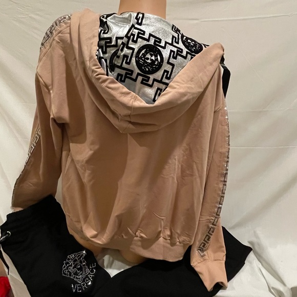 NEW VERSACE WOMEN BLING RHINESTONE 2PC SET ZIP HOODIE SWEATSHIRT & JOGGERS NICE! - Picture 4 of 10